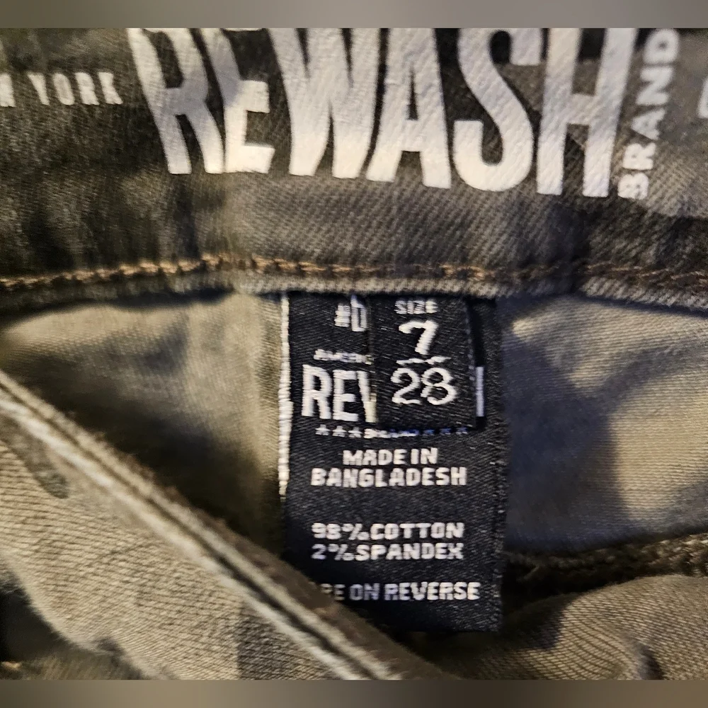 REWASH Camouflage Crop Jeans Distressed Raw Hem Classic Rise Women's Size 7/28
